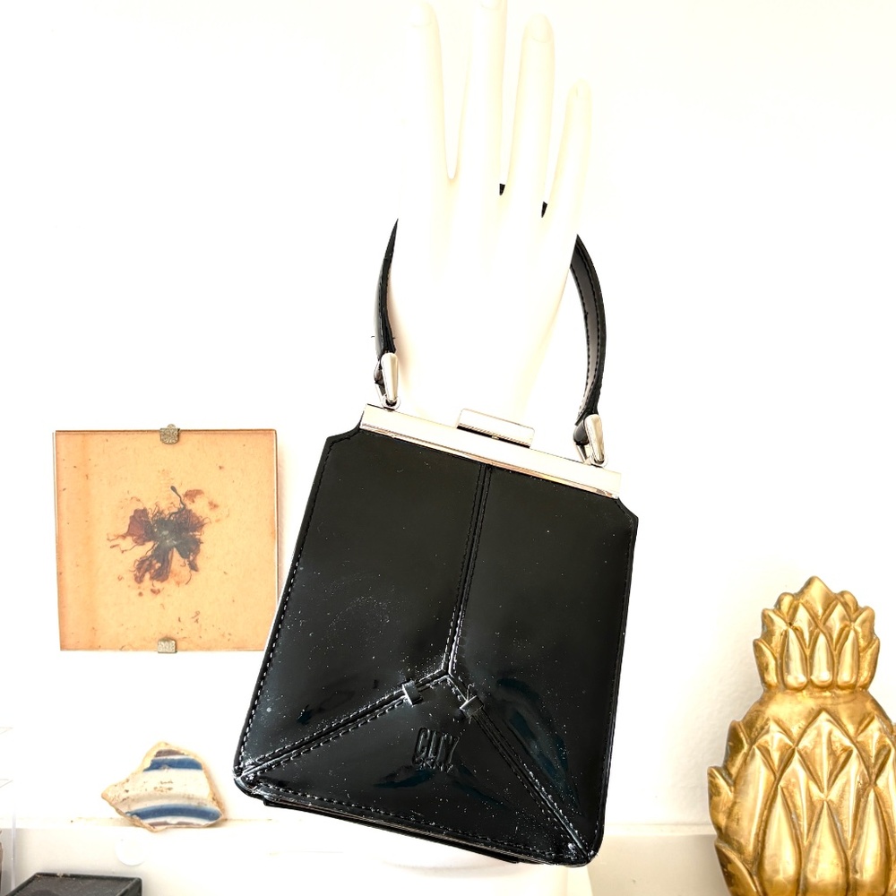 bag DKNY City black patent mini handle detailing kiss-lock closure 5.5x4.5x2